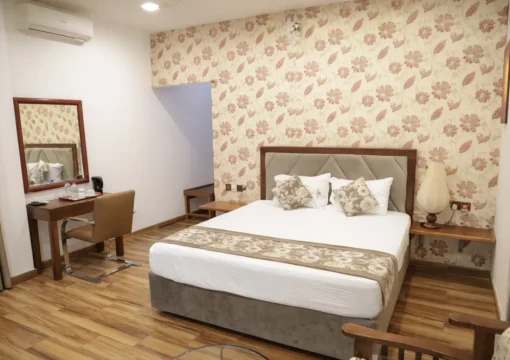 Deluxe King Suite