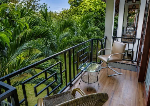 Green Suite Room with Balcony
