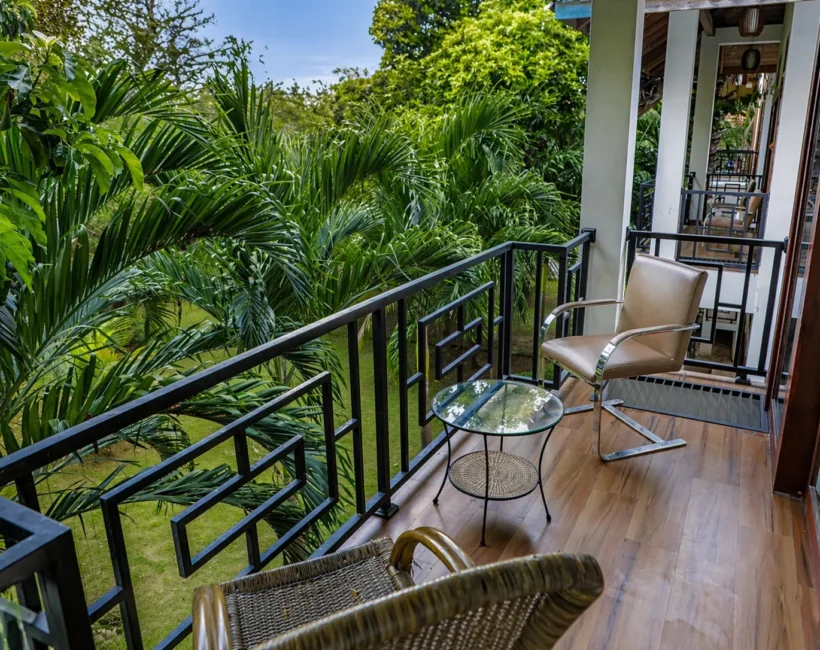 Green Suite Room with Balcony
