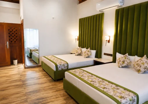 Green Suite Room with Balcony