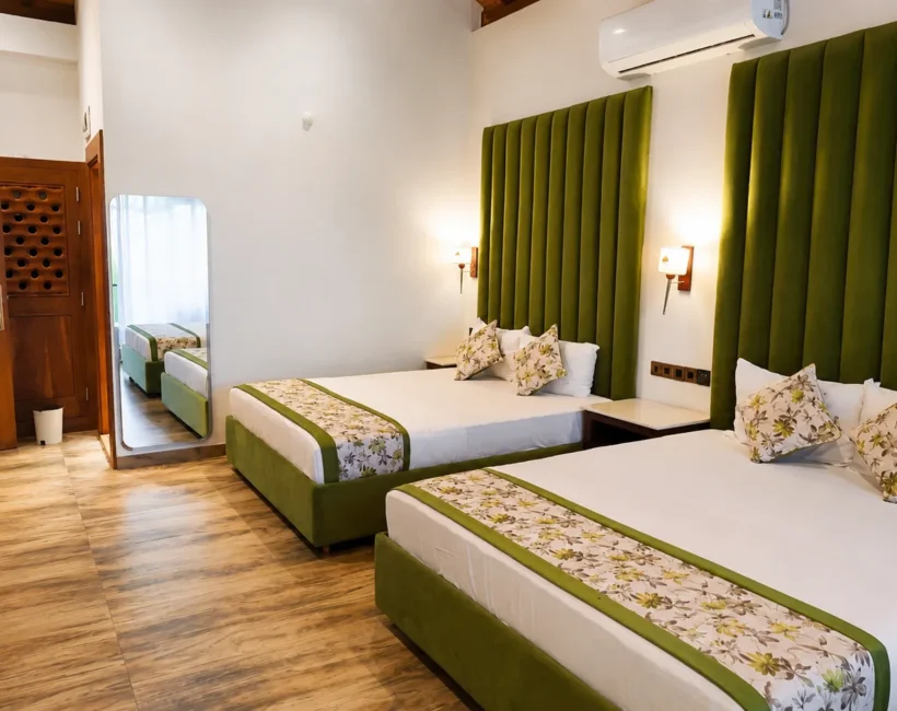 Green Suite Room with Balcony