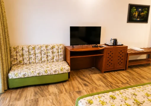 Green Suite Room with Balcony